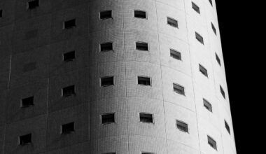 Los nuevos edificios de Japón tienen cada vez menos ventanas: este es el motivo