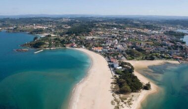 con playas de arena dorada y un rico patrimonio histórico