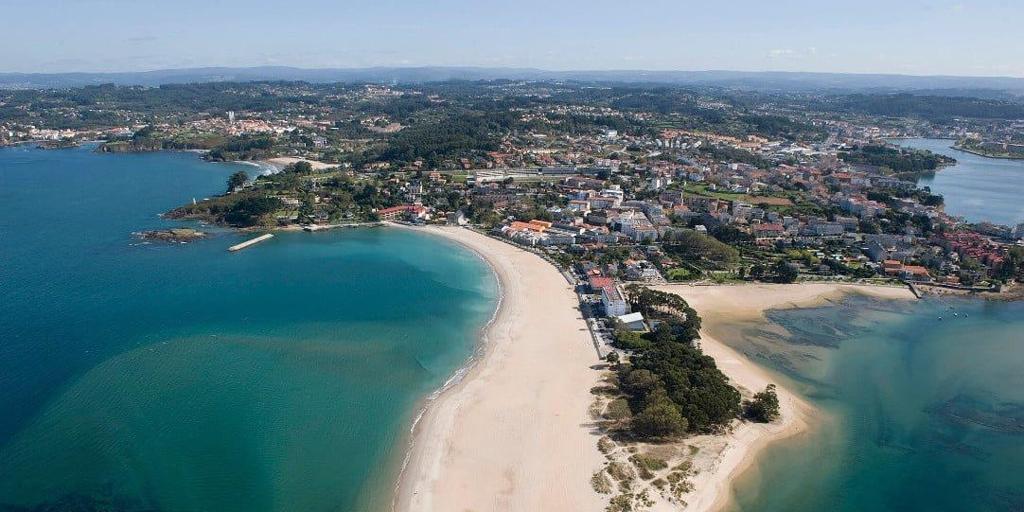 con playas de arena dorada y un rico patrimonio histórico