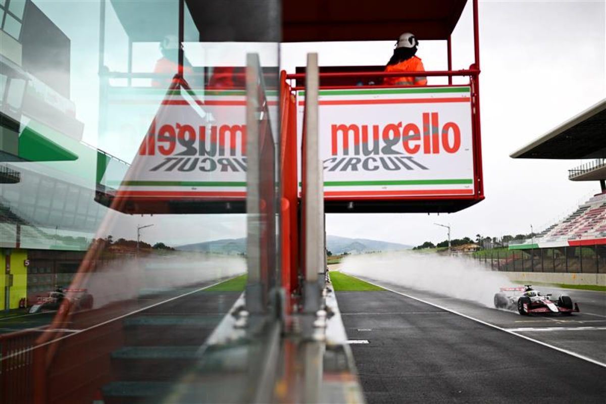 En colaboración con Haas y Ferrari, Pirelli registra un primer día de pruebas lluvioso
