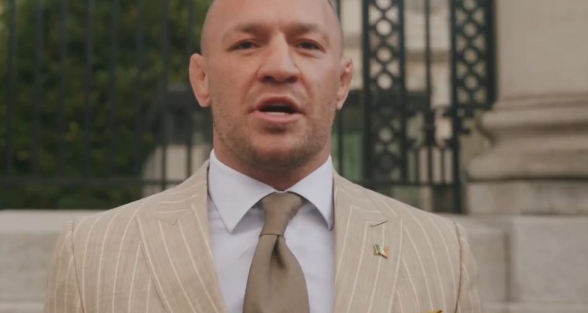 el exluchador de UFC lo anunció con un video y una polémica iniciativa