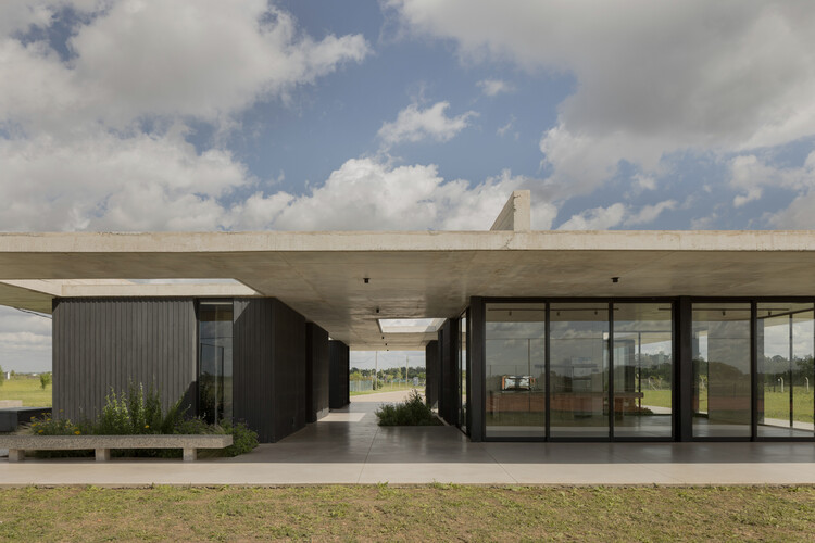 Pabellón de Servicios  / VDV ARQ - Imagen 5 de 19
