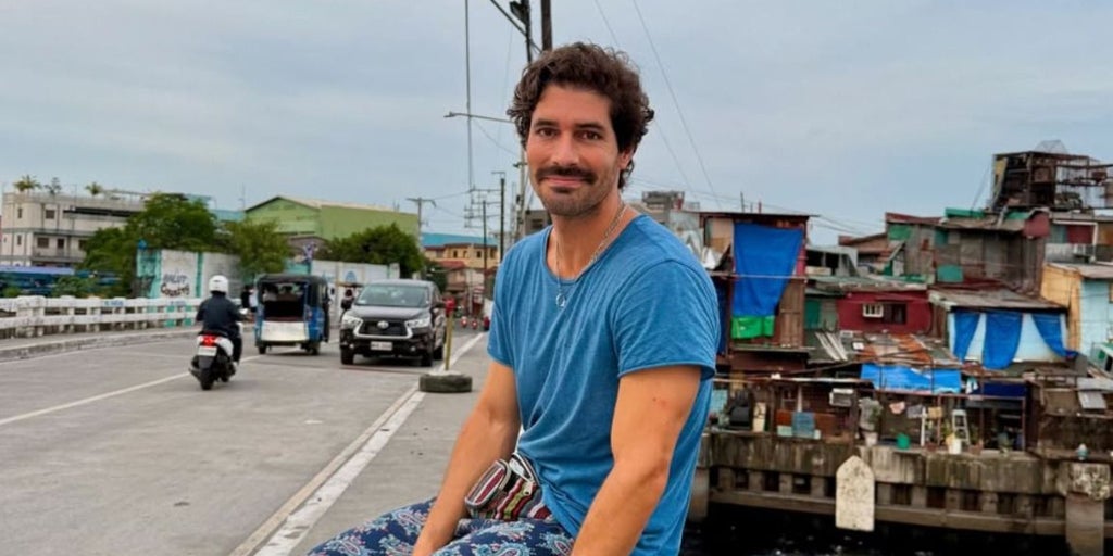 el seminarista es ahora joven, guapo y de éxito