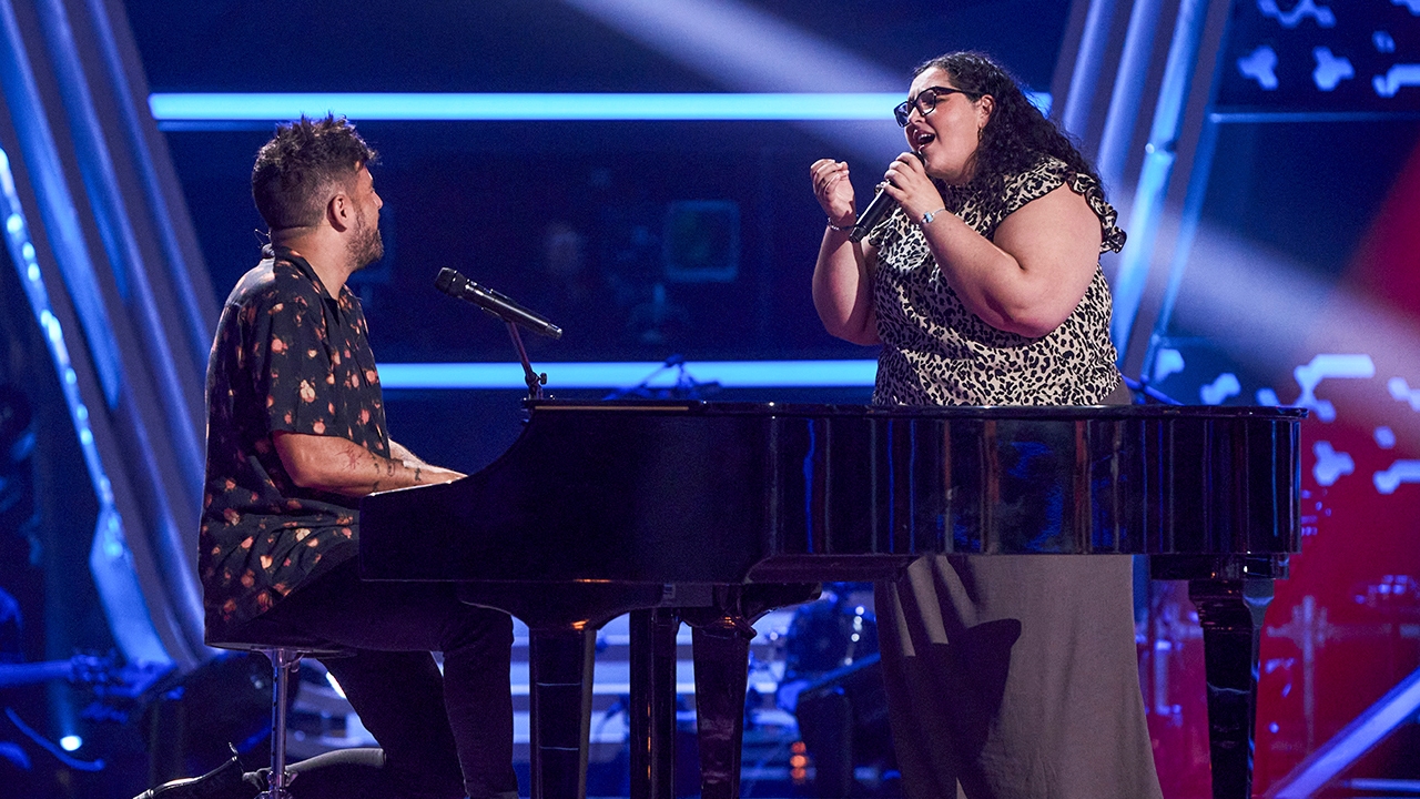 Una fan cumple su sueño en La Voz al cantar con Pablo López tras ocho años