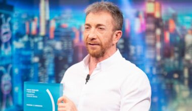 Pablo Motos se burla de la nariz del cantante Lucas: "empezamos fuerte"