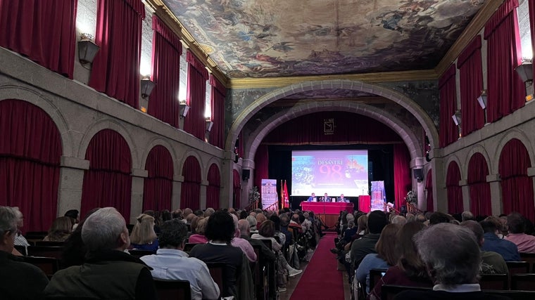 El Paraninfo del Escorial, lleno de público para las jornadas