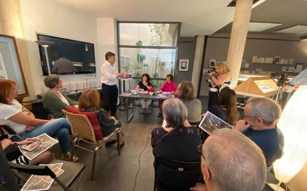 Angélica Tanarro descubre el universo de Isidro Parra en un monográfico