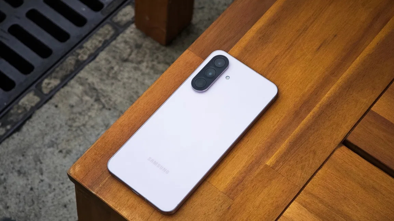 el Galaxy A56 5G es el primero en recibirla
