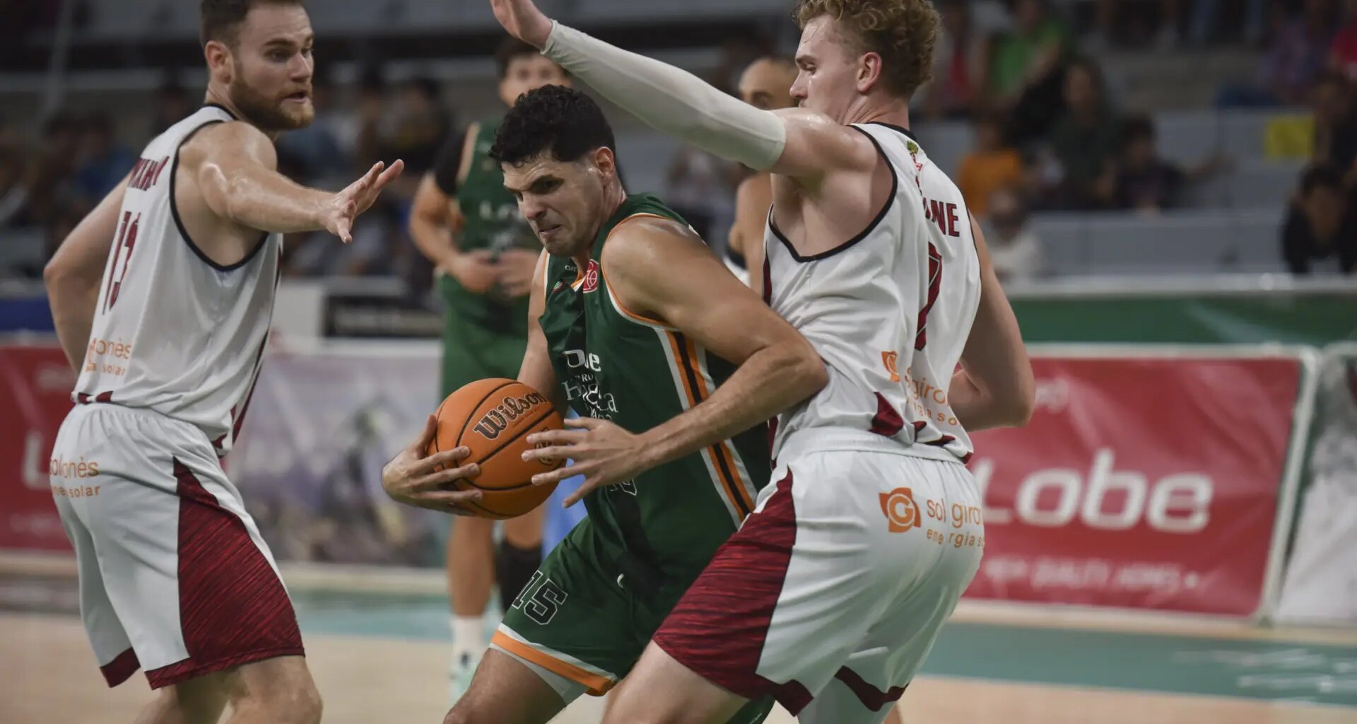 Convincente triunfo de un Lobe Huesca que apunta a la siguiente ronda de la Copa España