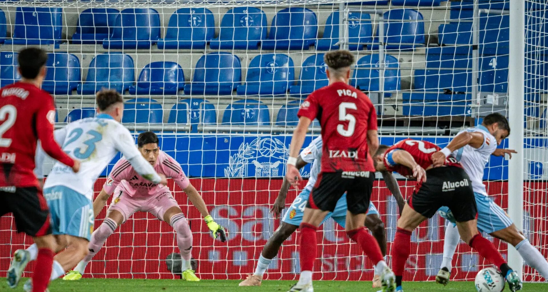 La curiosa barrera que colocó Andrada, portero del Real Zaragoza