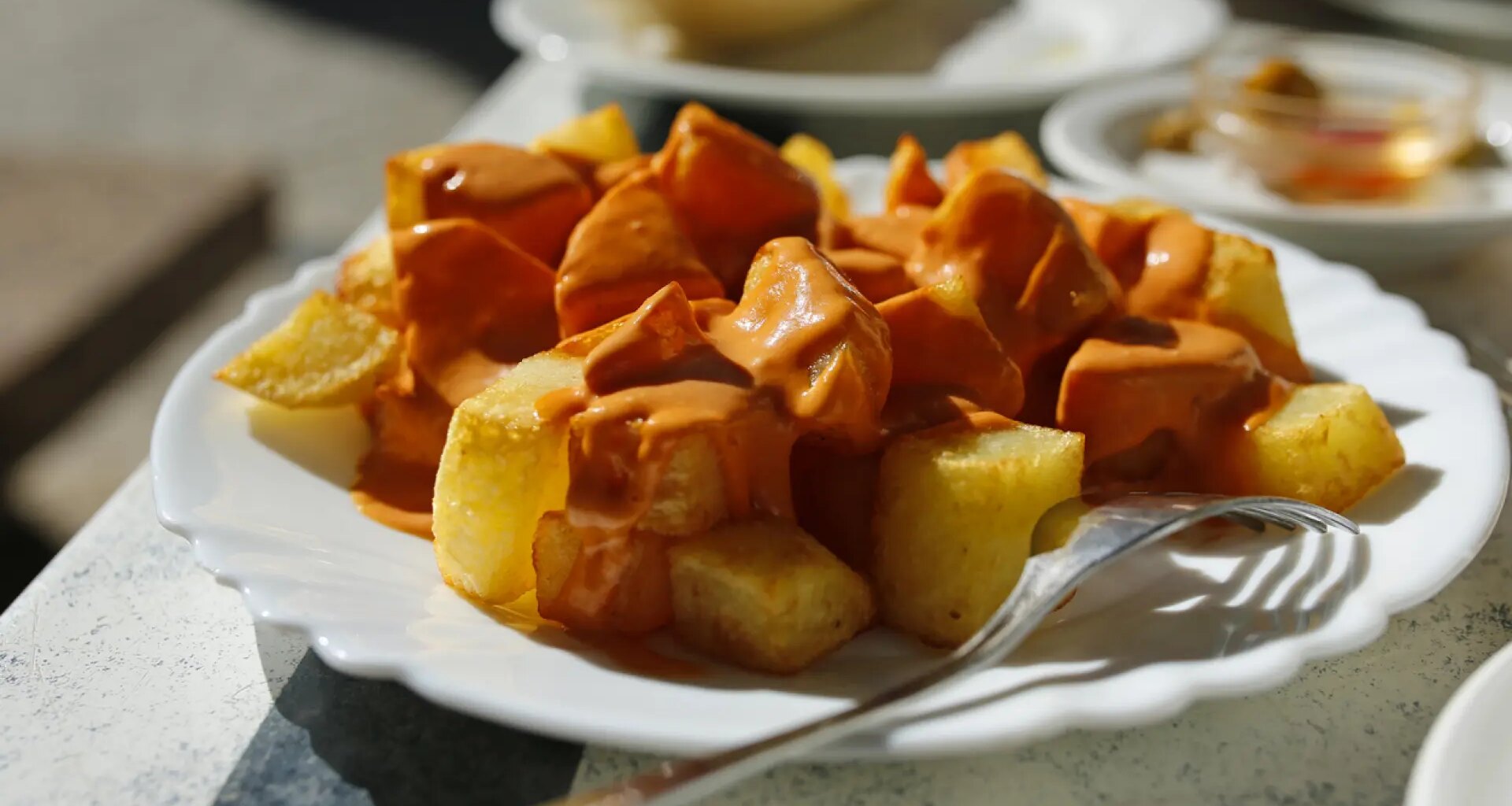 El chef Jordi Cruz moderniza las patatas bravas con un toque saludable