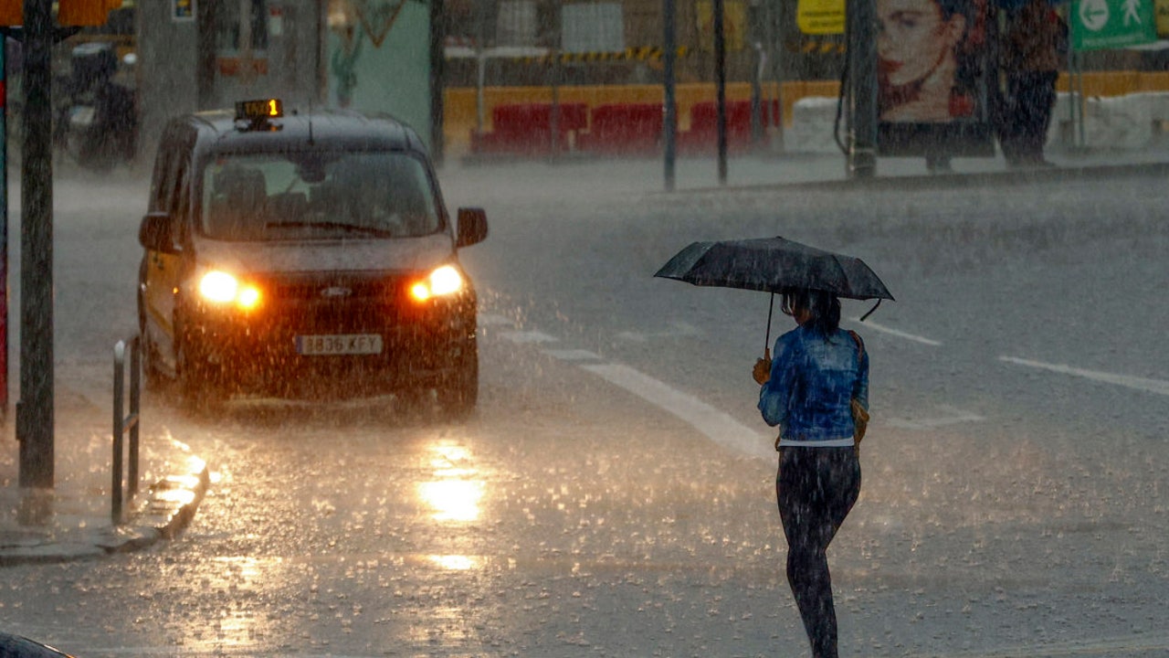La AEMET activa la alerta roja por "lluvias torrenciales" ante la llegada de una borrasca "potencialmente peligrosa"