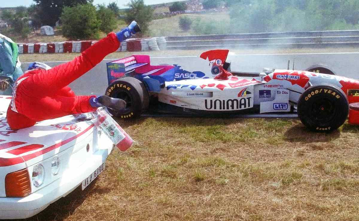 Piloto de F1 atropellado por auto de seguridad