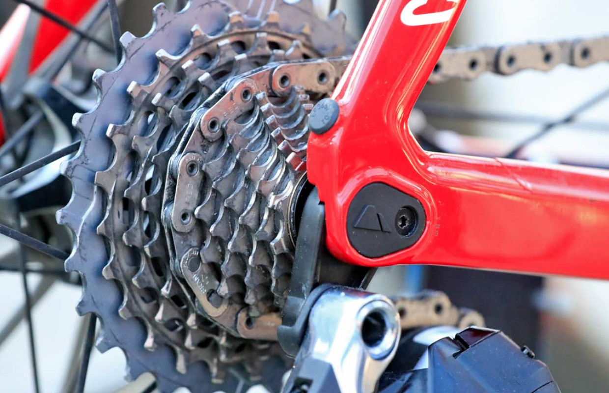La UCI responde que "está desconcertada" por la denuncia de SRAM