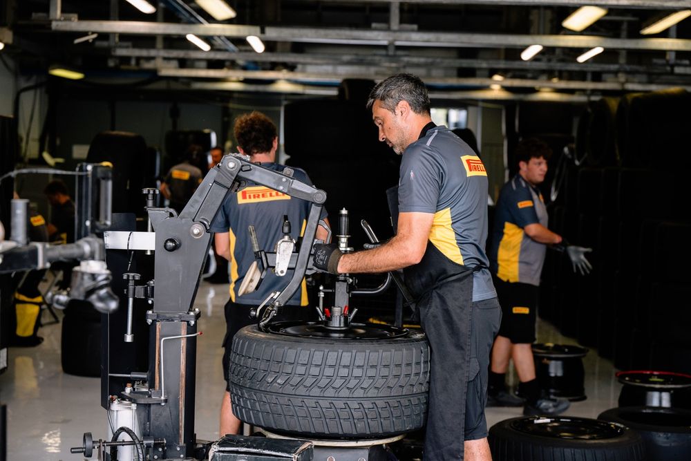 Tecnico Pirelli con l'intermedia sperimentata per il 2026
