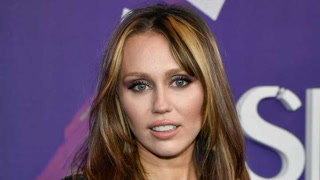 Video Miley Cyrus se sinceró sobre su nueva canción "Secrets" y la relación con su padre - Clarin.com