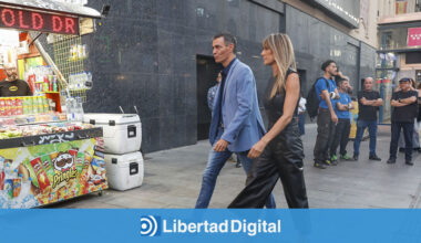 Begoña Gómez y Pedro Sánchez, en el estreno de 'El cautivo' sin lograr evitar los abucheos