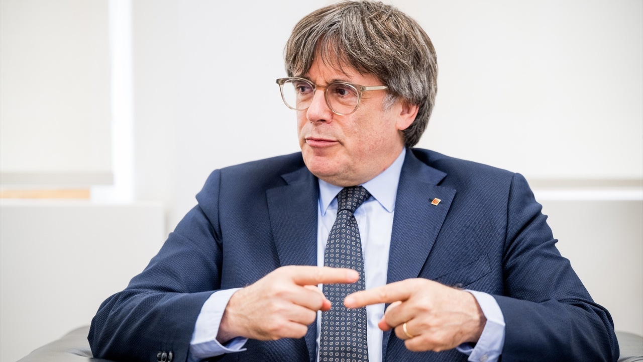 El problema para Puigdemont tras caer la cesión en inmigración: su influencia en el Gobierno se tambalea