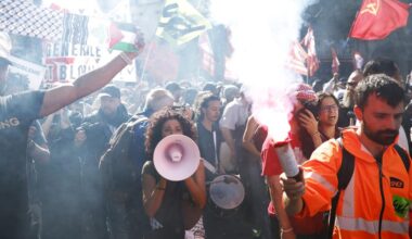 Decenas de heridos y más de 300 detenidos en las protestas en Francia contra la «austeridad»