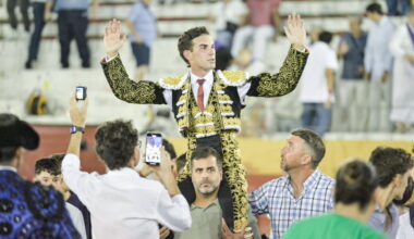 Fernando Adrián abre la Puerta Grande de Guadalajara