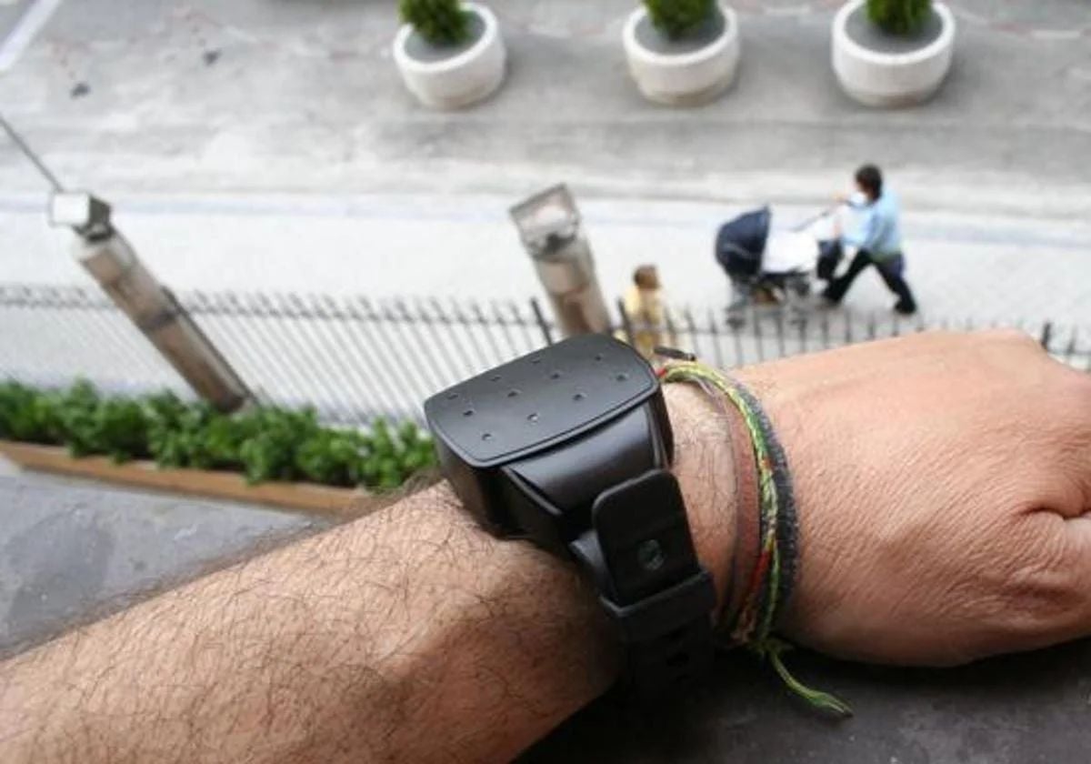 Un juez de Sevilla revela cómo un maltratador se escapó a la playa tras quitarse la pulsera defectuosa del Ministerio