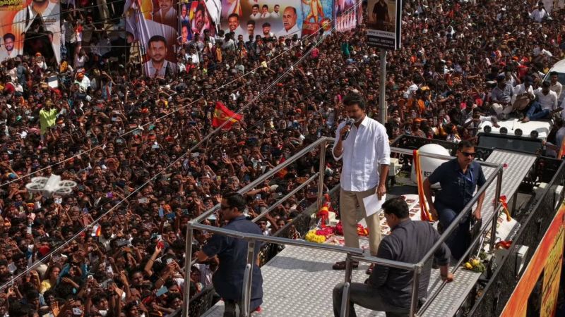 Manifestación en apoyo a actor y político en la India se convierte en tragedia tras aplastamiento que deja 39 muertos