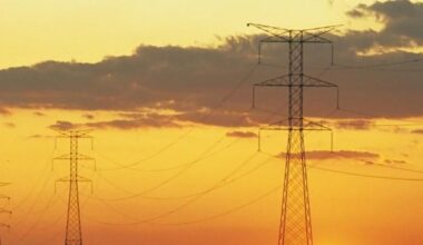 Las eléctricas creen que la CNMC descarta más inversiones en la red