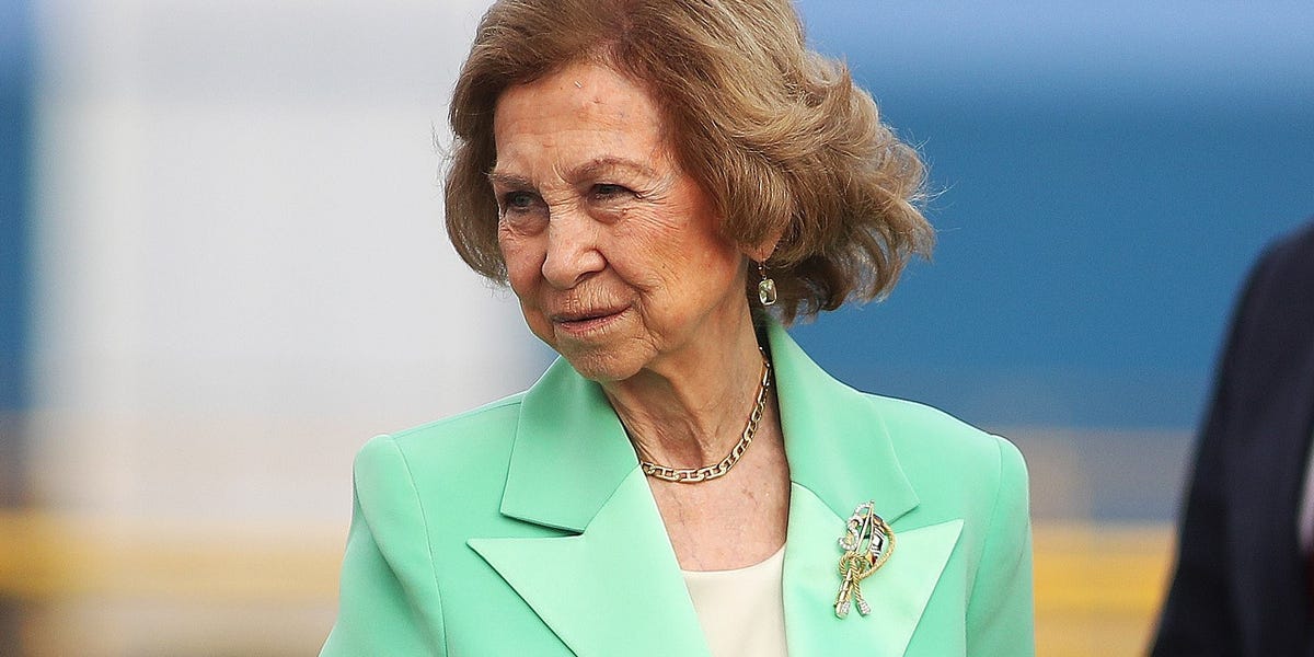 La reina Sofía impacta con la blazer más original y moderna de su armario