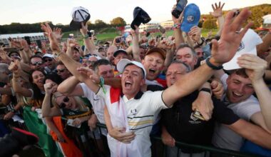 Rory McIlroy celebra con los aficionados la victoria en la Ryder Cup de Bethpage. (Photo by Maddie Meyer/PGA of America)
