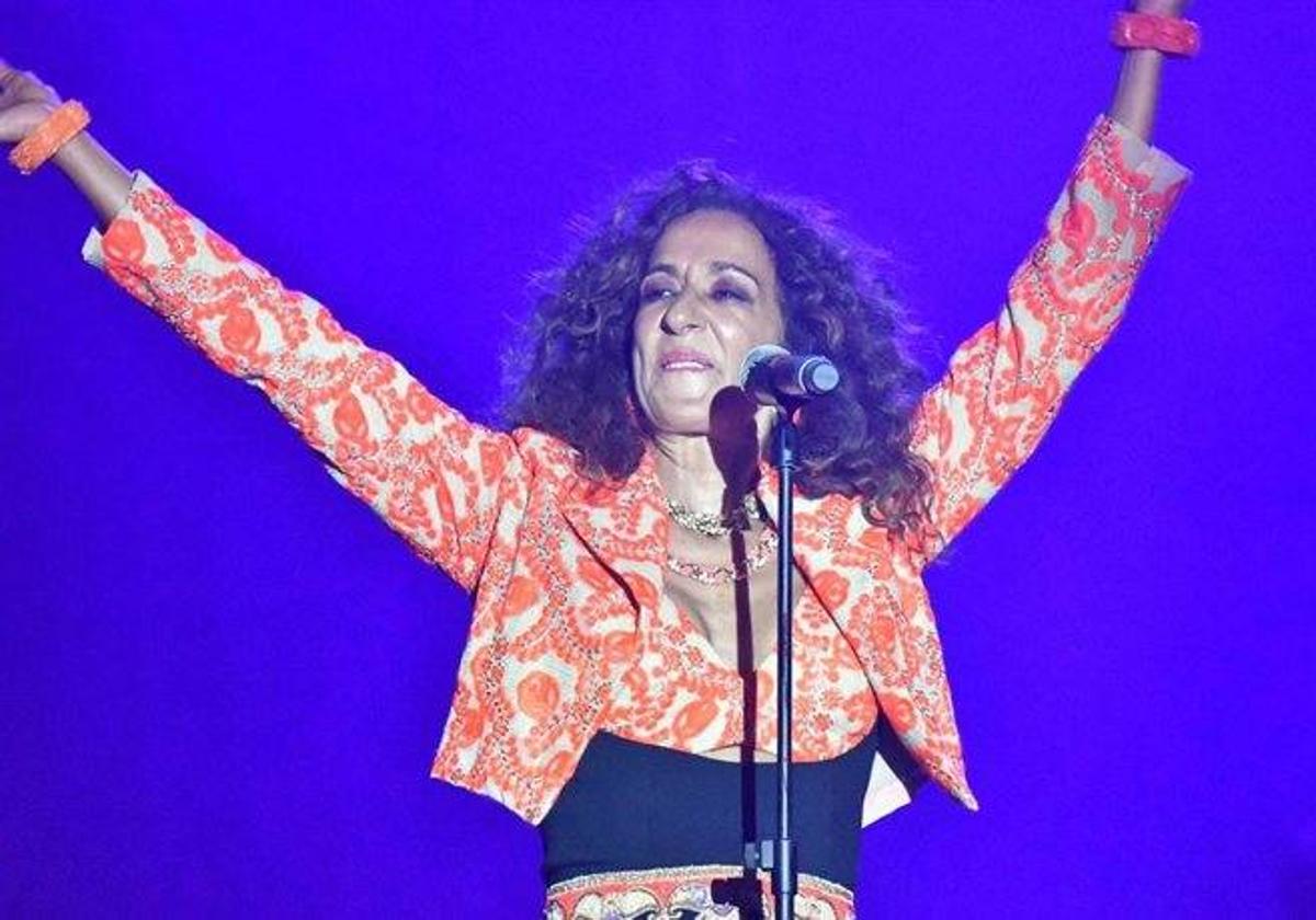Un problema de salud obliga a Rosario Flores a cancelar su concierto en Salamanca