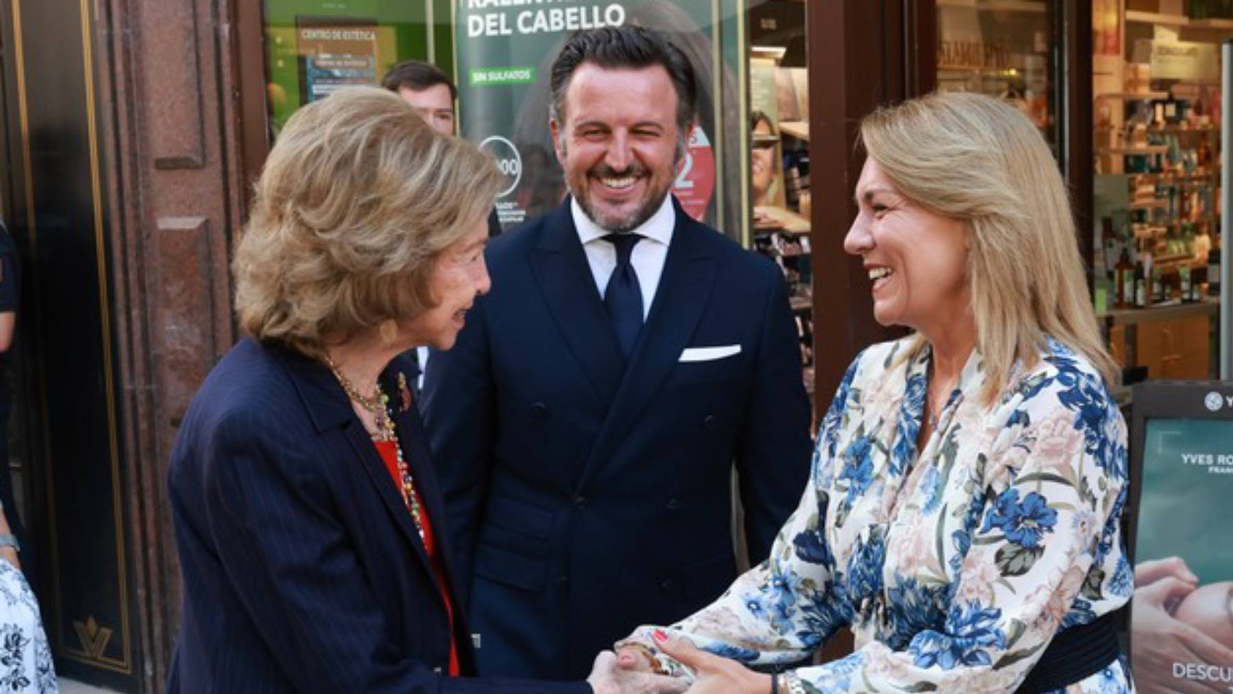 La Reina Sofía acapara todas las miradas con un guiño estilístico a la Reina Letizia