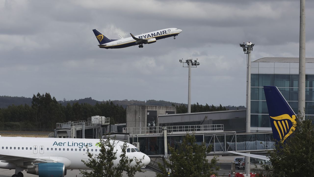 Escala la tensión entre Ryanair y el Gobierno: Puente tacha a la compañía de «chantajista» y la aerolínea pide a Aena que se tranquilice - La Voz de Galicia