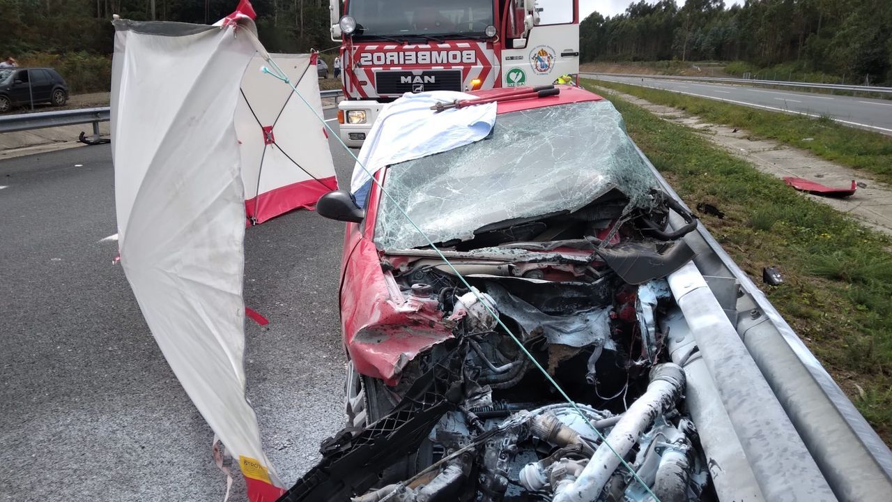 Dos jóvenes de 23 y 24 años fallecen en un trágico accidente en la autovía Santiago-Lugo en O Pino - La Voz de Galicia