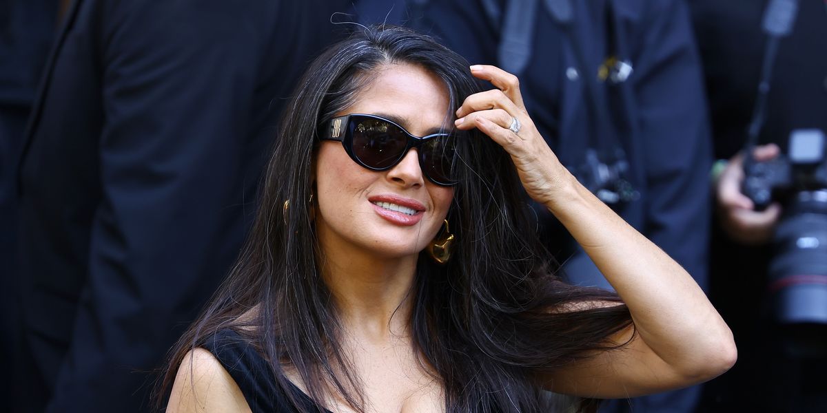 Salma Hayek posa en Instagram con el bikini perfecto para mujeres con mucho pecho en su 59 cumpleaños