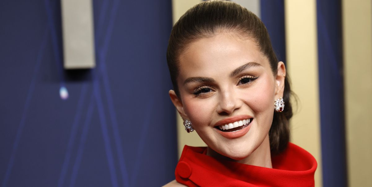 De Selena Gomez a Catherine Zeta-Jones: los mejores vestidos de la alfombra roja de los Premios Emmy 2025 - ELLE