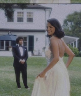 Imagen secundaria 2 - Del vestido al maquillaje y el peinado de Selena Gomez en el día de su boda