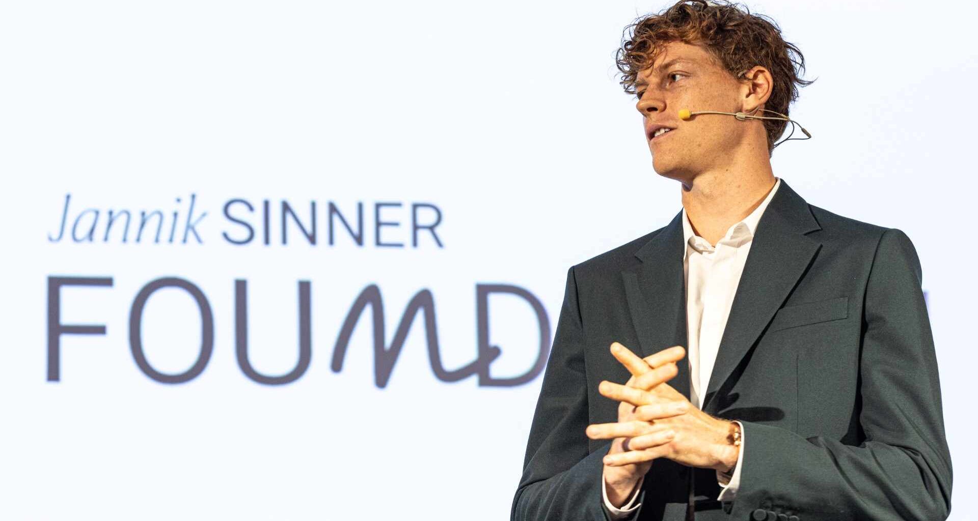 Jannik Sinner presentó la Fundación Jannik Sinner en Milán este jueves.