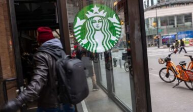 Starbucks anuncia importantes cierres de tiendas y despidos