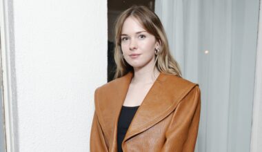 La hija de Antonio Banderas, Stella, impacta con un vestido blanco de transparencias en su despedida de soltera junto a su madre, Melanie Griffith
