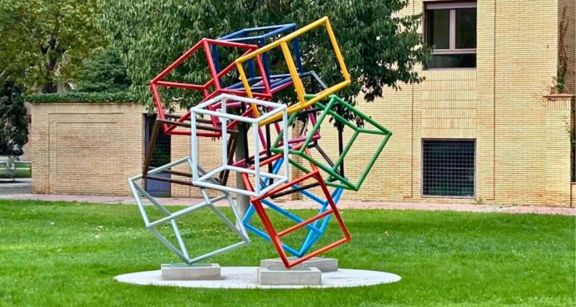La desconocida y única escultura japonesa de Zaragoza que fue el deseo de los niños de un colegio