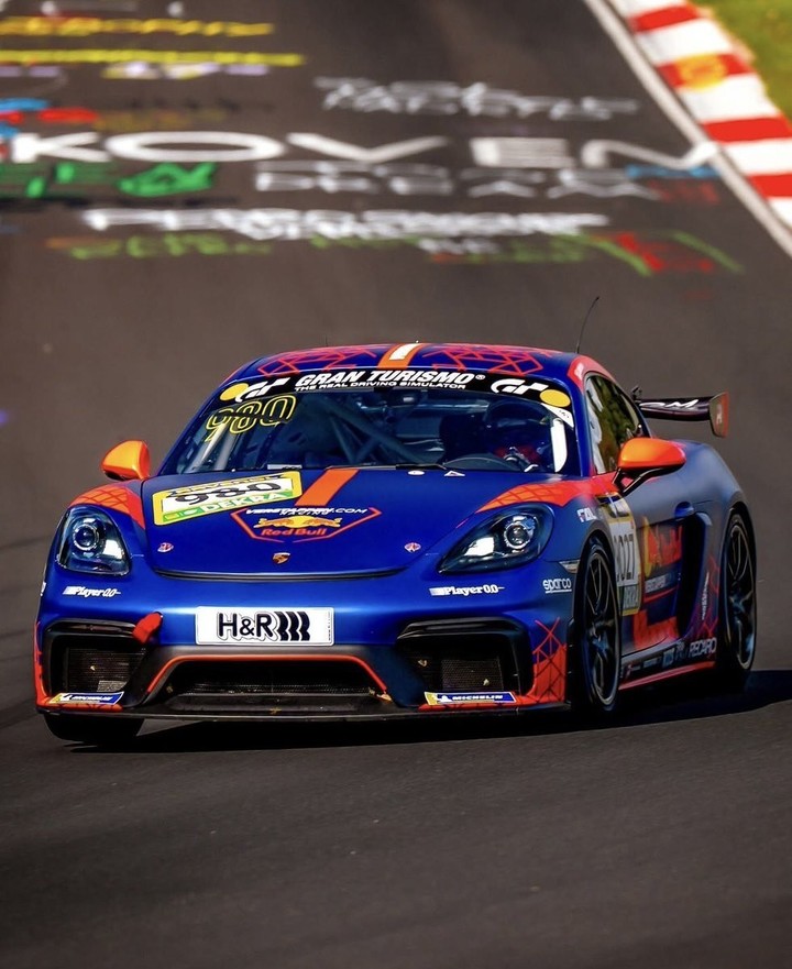 El Porsche Cayman GT4 de Verstappen.
