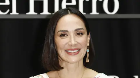 Tamara Falcó posando para los medios