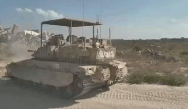 El Ejército israelí intensifica su avance en Gaza con la entrada de más tanques
