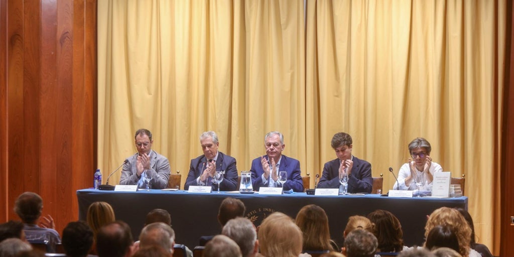 La Feria del Libro Antiguo revive el ingenio literario de Antonio Rivero Taravillo con la lectura póstuma de su pregón