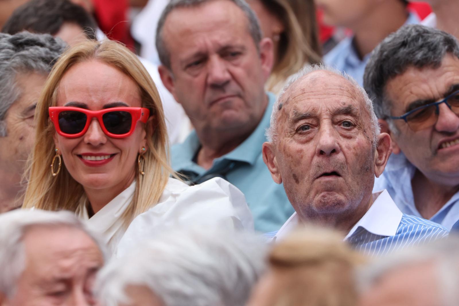 Lleno de caras conocidas en Salamanca para ver a Morante en tarde de 'no hay billetes'