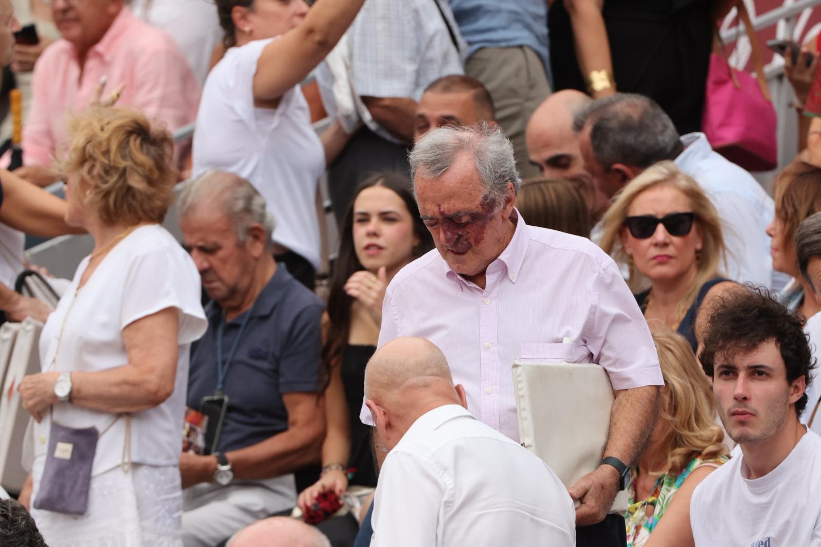 Lleno de caras conocidas en Salamanca para ver a Morante en tarde de 'no hay billetes'