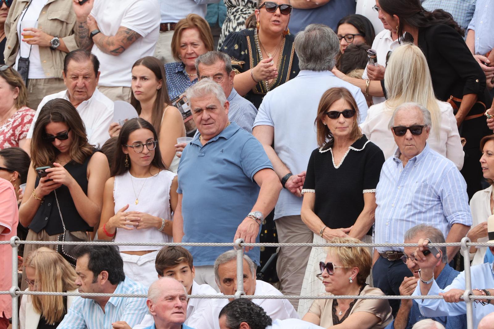 Lleno de caras conocidas en Salamanca para ver a Morante en tarde de 'no hay billetes'