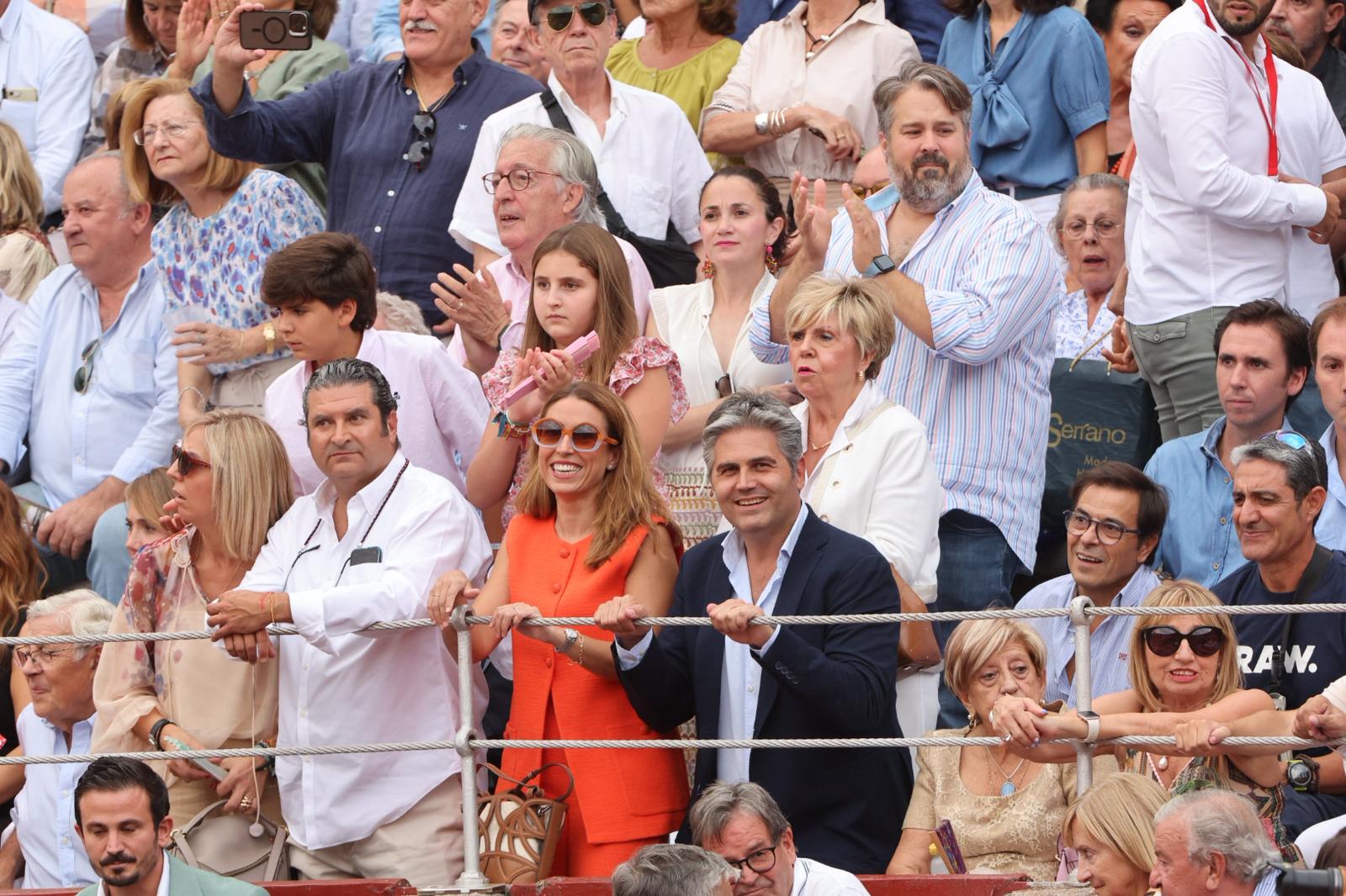 Lleno de caras conocidas en Salamanca para ver a Morante en tarde de 'no hay billetes'