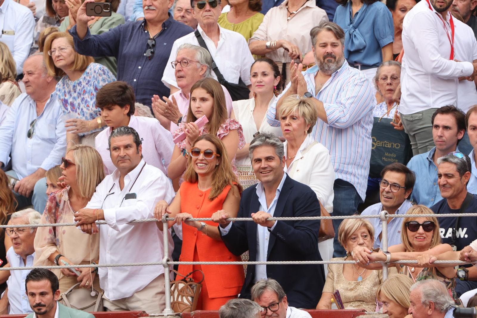 Lleno de caras conocidas en Salamanca para ver a Morante en tarde de 'no hay billetes'