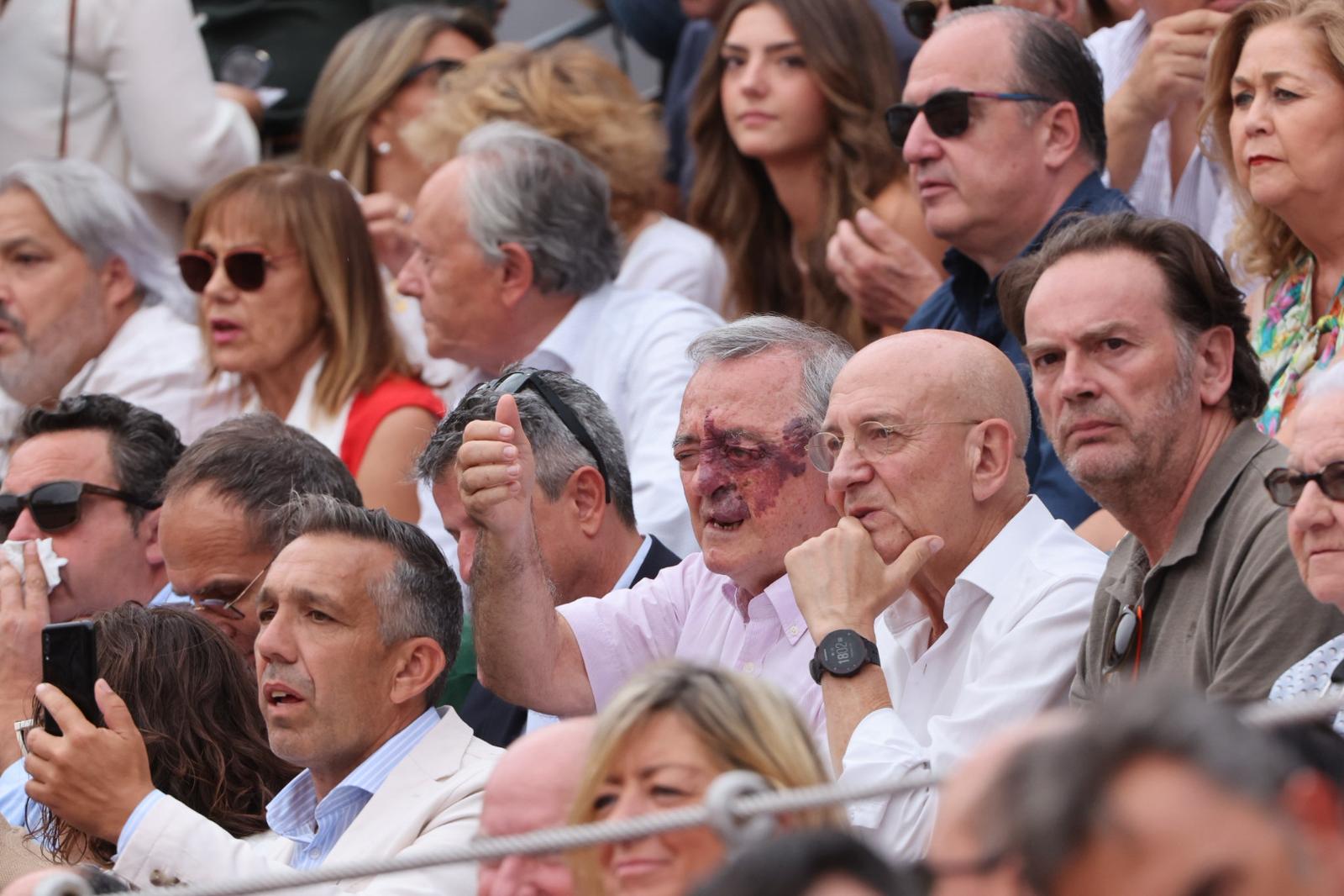 Lleno de caras conocidas en Salamanca para ver a Morante en tarde de 'no hay billetes'